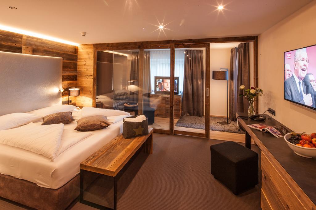 One-Bedroom Suite,371178316:JPEG
